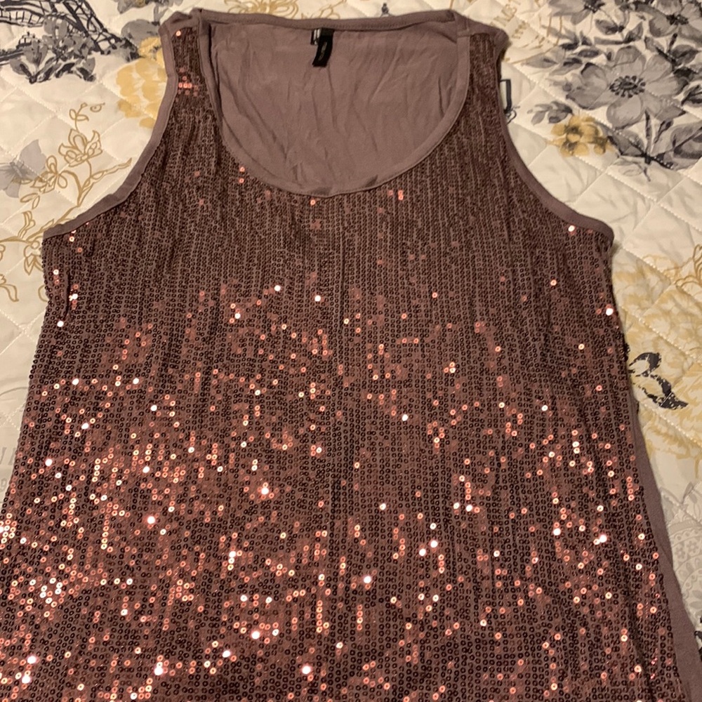 Casual under jacket or vest shirt sparkles.